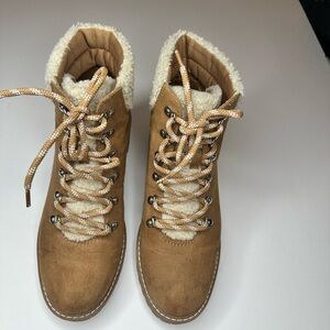 Universal Thread Faux Sherpa Brown Lace up Hiking Fall Winter Boots Women size 7